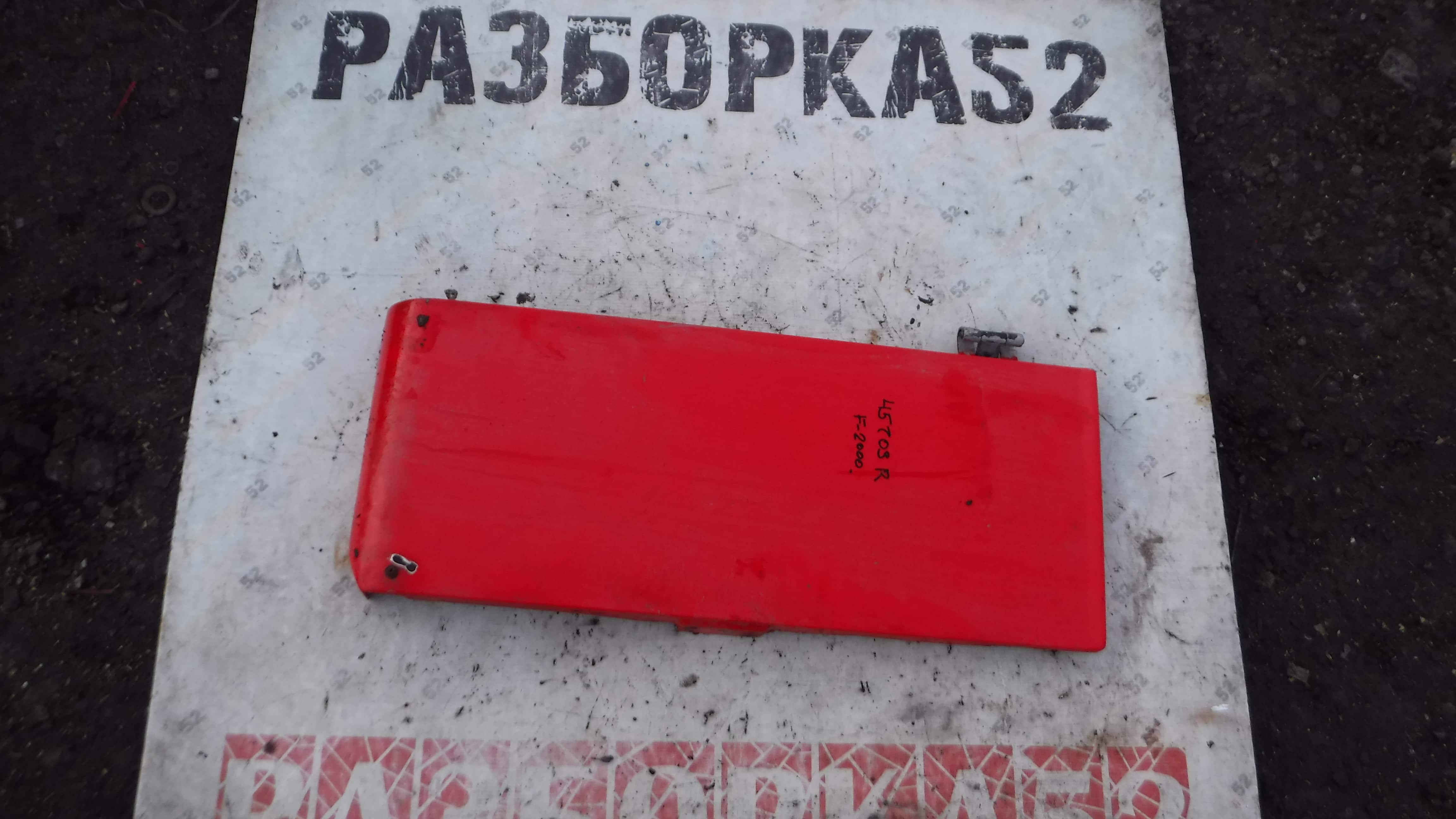 Крышка, дверца правая бардачка Ман Man F2000 81669120034 Крышка инструментального ящика